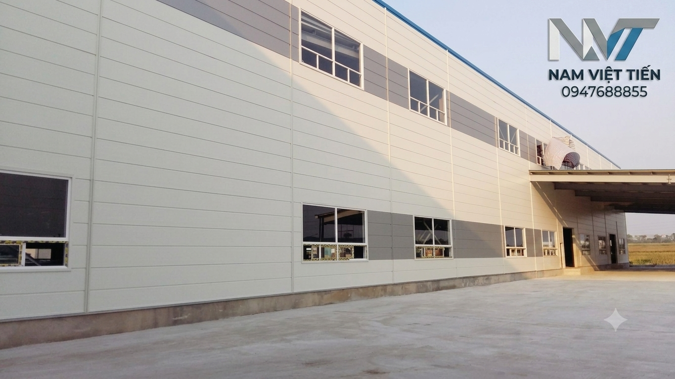 ứng dụng vách ngăn panel trong nhà xưởng hệ vách panel hiện đại cho doanh nghiệp