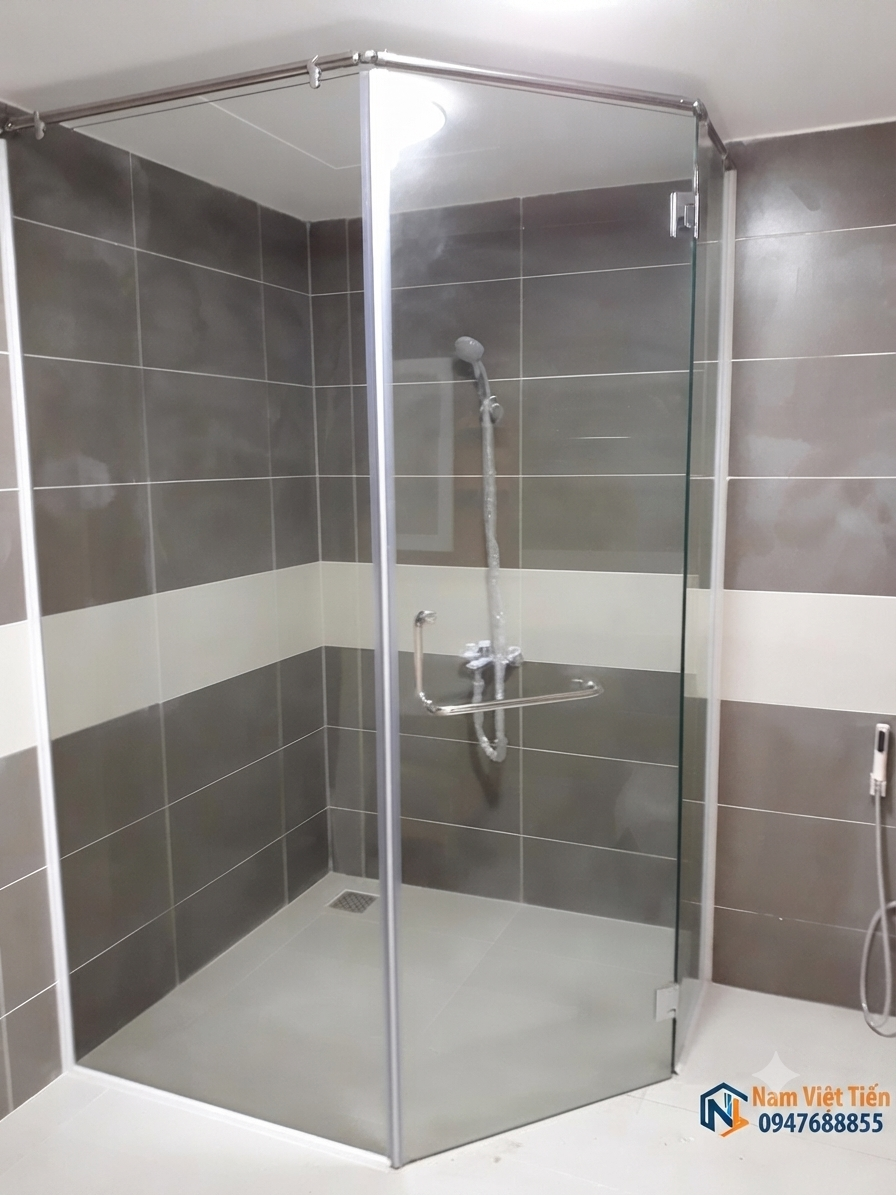thi công vách tắm kính 135 độ thi công vách tắm kính 135 độ