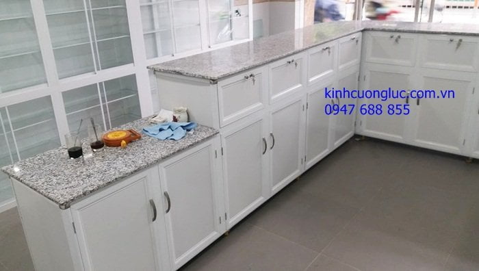 Giá tủ quầy thuốc tây theo yêu cầu thực tế