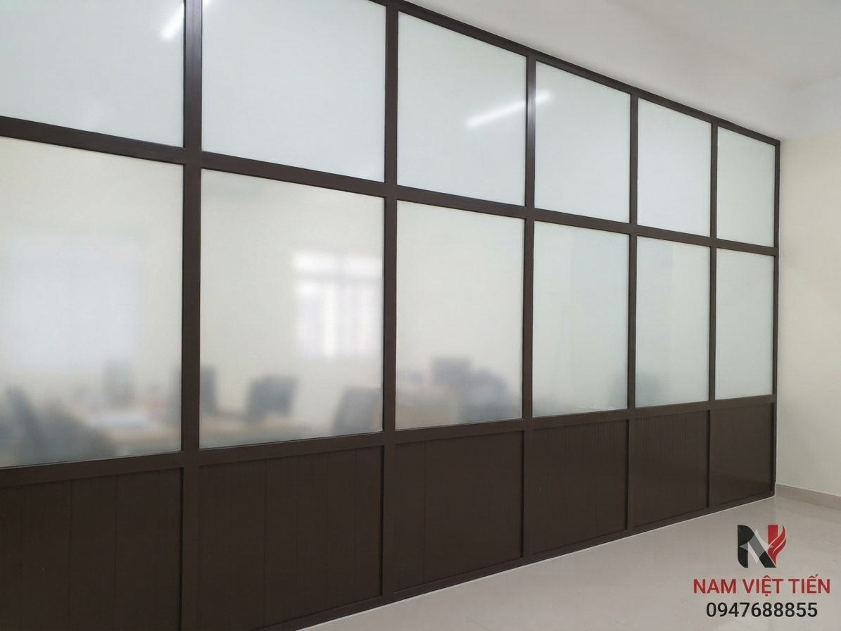 Mẫu vách ngăn nhôm kính phòng khách đẹp