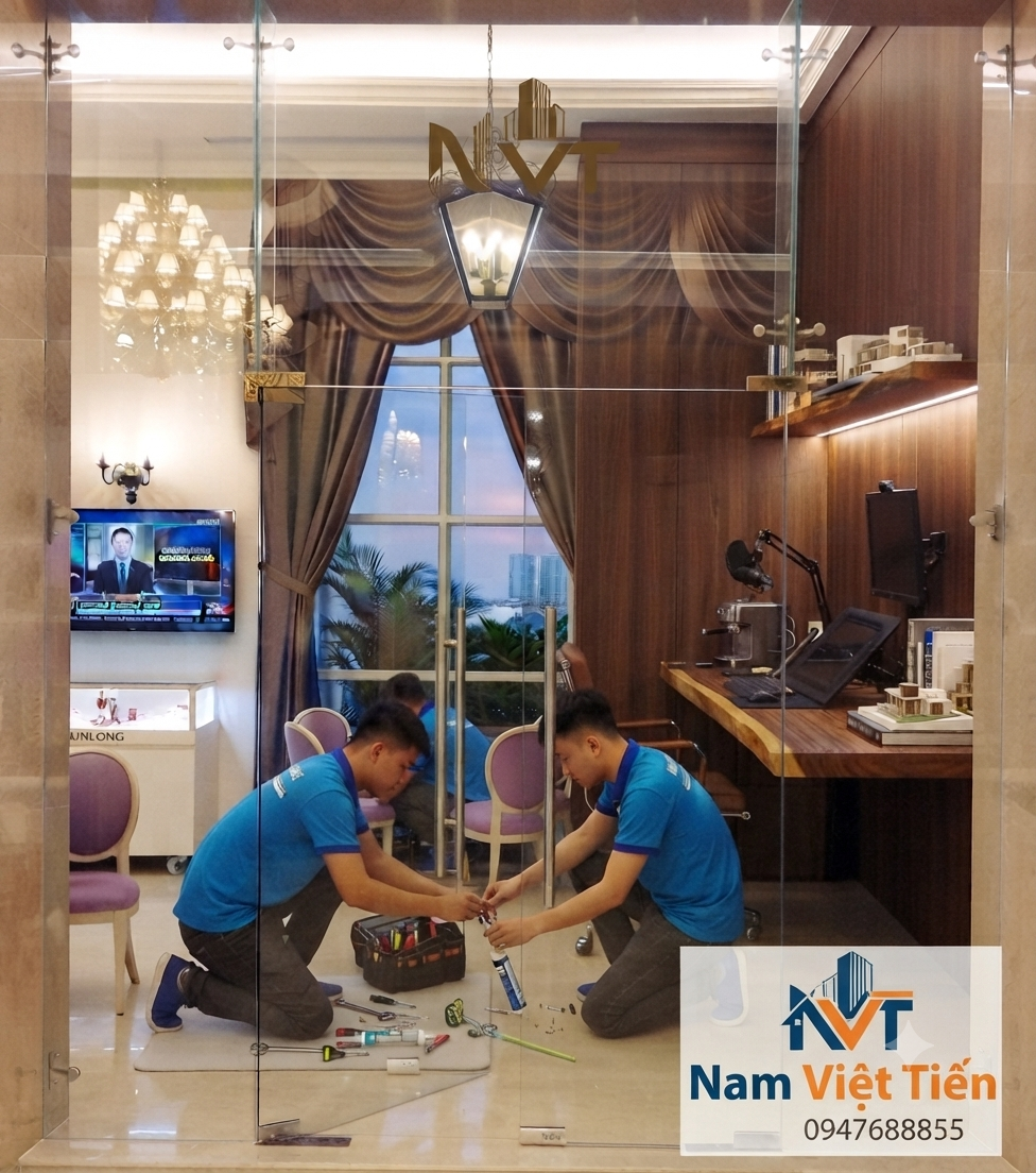 Sửa bản lề sàn cửa kính bị xệ Sửa bản lề sàn cửa kính bị xệ