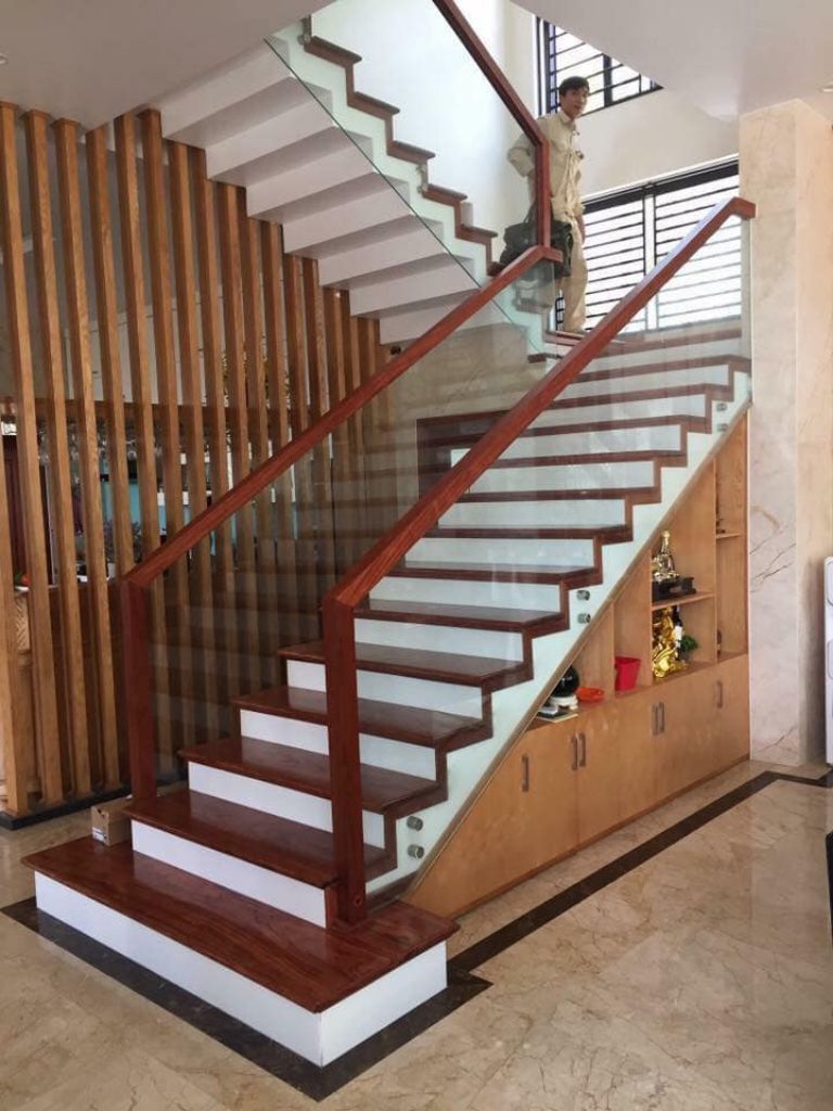 Mẫu Cầu Thang Kính Biệt Thự Hiện Đại Mẫu Cầu Thang Kính Biệt Thự Hiện Đại